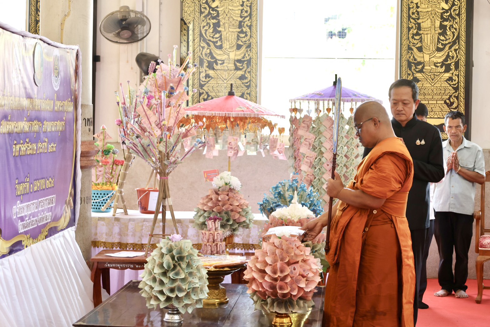 ศรีสะเกษ จัดพิธีทอดผ้าป่าสมทบกองทุนพัฒนาเด็กชนบท ในพระราชูปถัมภ์ฯ 