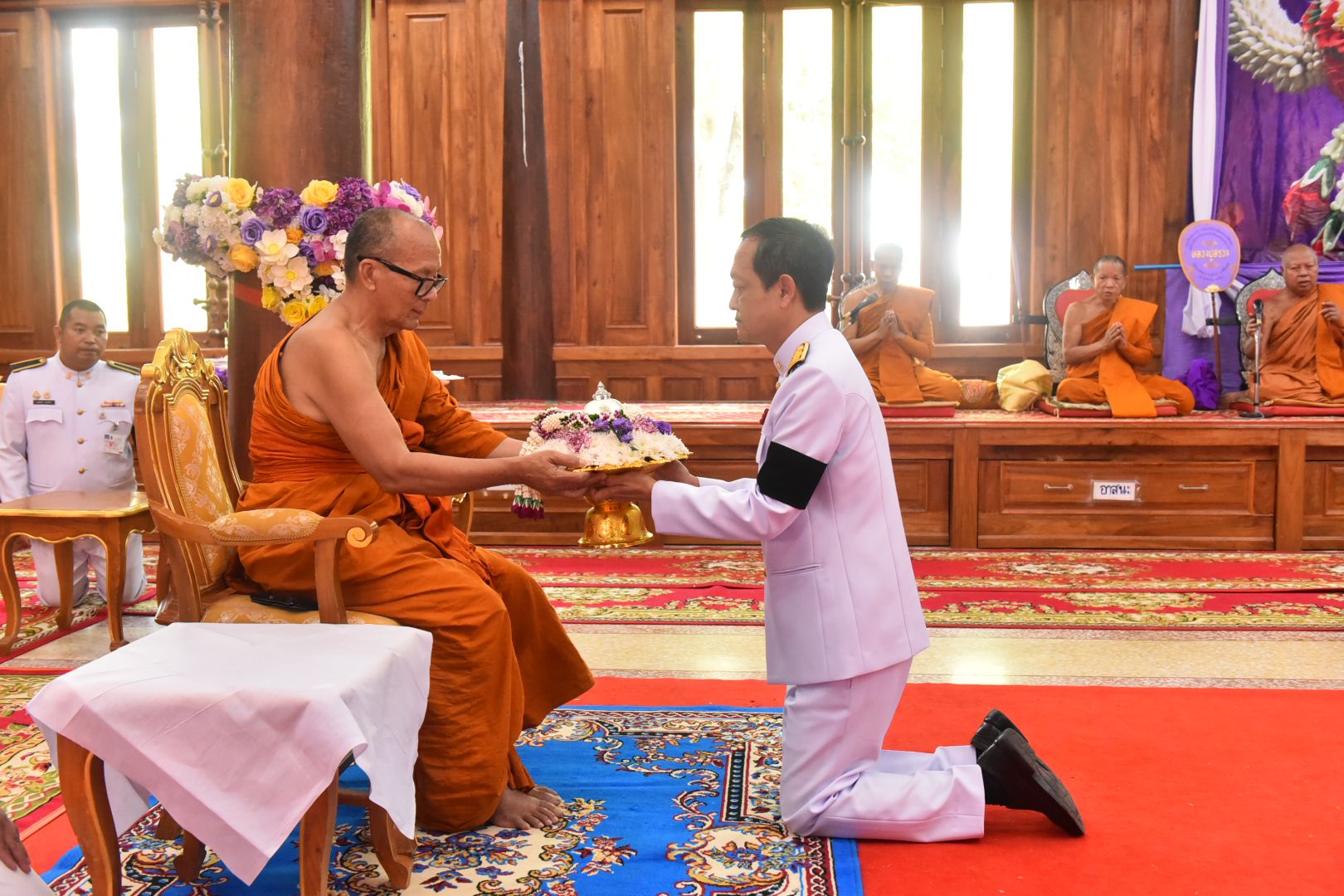 พระเจ้าวรวงศ์เธอ พระองค์เจ้าอทิตยาทรกิติคุณ โปรดให้เชิญพวงมาลัยและน้ำอบไทย ถวายพระครูโกศลสิกขกิจ เนื่องในวันสงกรานต์